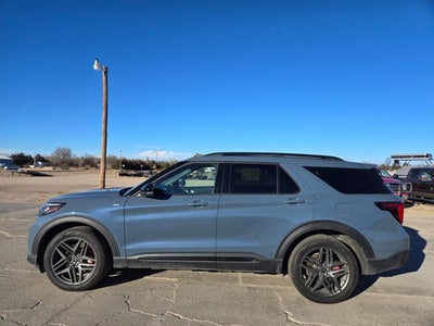 2025 Ford Explorer ST-Line
