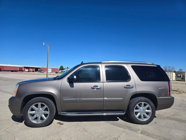 Used 2011 GMC Yukon Denali with VIN 1GKS2EEFXBR129086 for sale in Valentine, NE