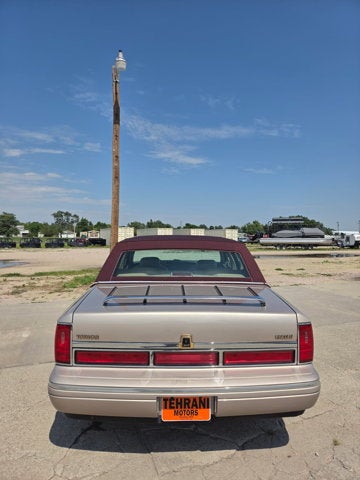 1997 Lincoln Town Car Signature