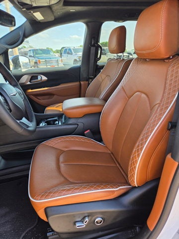 2026 Chrysler Pacifica Hybrid Pinnacle