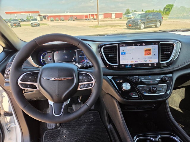 2026 Chrysler Pacifica Hybrid Pinnacle