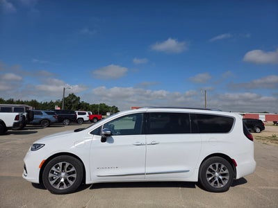2026 Chrysler Pacifica Hybrid Pinnacle