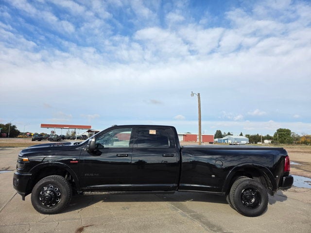 2025 RAM 3500 Limited Crew Cab 4x4 8' Box
