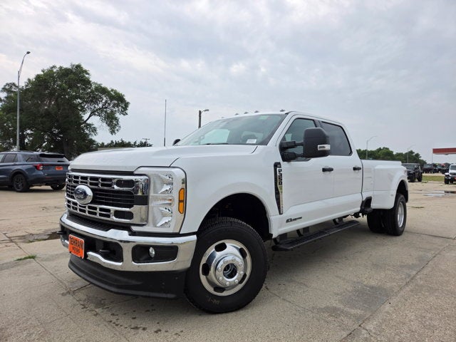 2026 Ford Super Duty F-350 DRW XLT